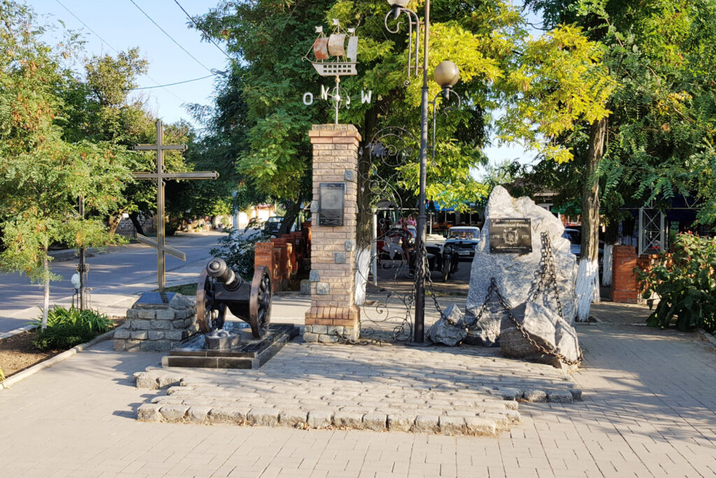Памятник в честь Петровской крепости